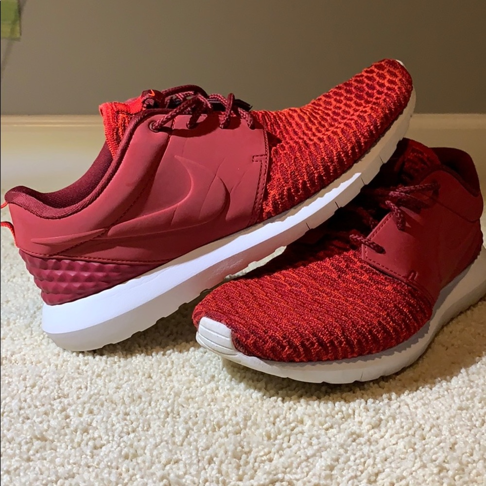 Red Nike FlyKnit Roshes